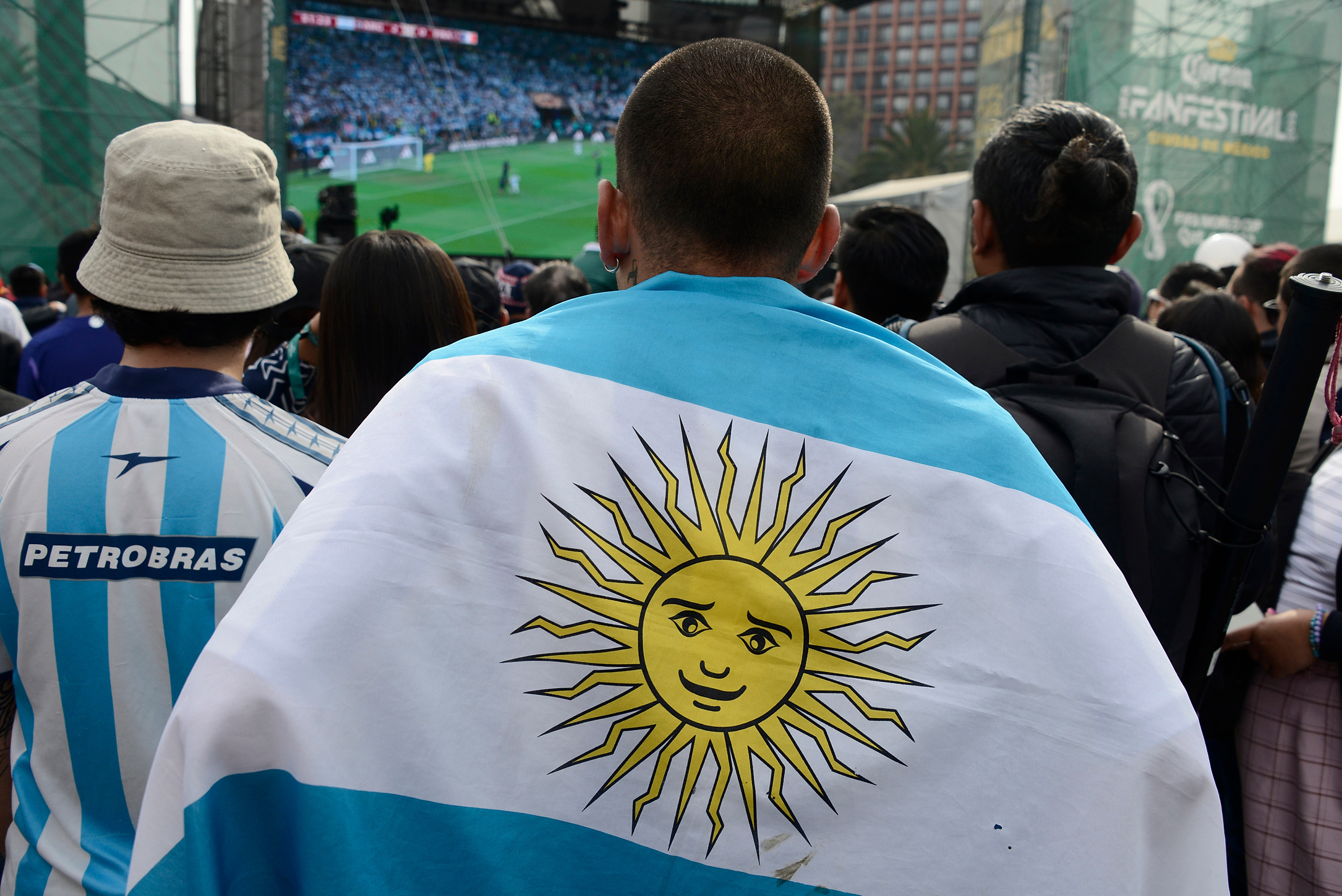 December 18, 2022, Mexico City, Mexico: Argentine fans attend the FIFA Fan Fest at the Monument to the Revolution to support their team in the FIFA World Cup final against the French team. on December 18, 2022 in Mexico City, Mexico. (Photo by Carlos Tischler/ Eyepix Group/Sipa USA)
2022.12.18 Mexico City
pilka nozna Mistrzostwa Swiata Katar 2022 
Kibice Argentyny swietuja mistrzostwo swiata Argentyna - Francja
Foto Carlos Tischler/ Eyepix Group/SIPA USA/PressFocus

!!! POLAND ONLY !!!