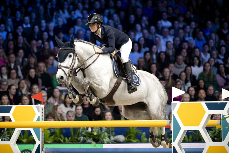 AMSTERDAM - Rider Aurelia Loser (SUI) on Molly Mallone Z during the FEI Jumping world Cup at Jumping Amsterdam 2023 at the RAI Amsterdam on January 29, 2023 in Amsterdam, The Netherlands. AP SANDER KING /ANP/Sipa USA
2023.01.29 Jumping Amsterdam 2023
Jezdziectwo
Puchar Swiata w jezdziectwie w skokach przez przeszkody
Foto ANP/SIPA USA/PressFocus

!!! POLAND ONLY !!!