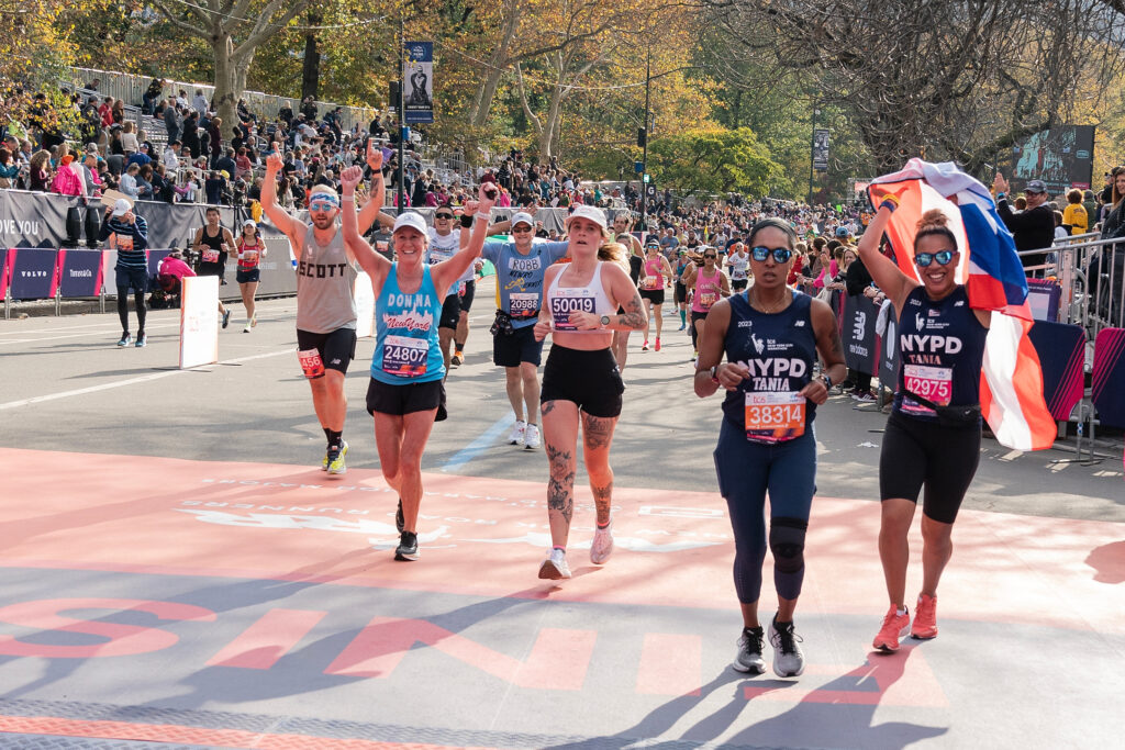 First Deputy of Police Commissioner Tania Kinsella (2nd from R) and Tania Figueroa (R) crossing finish line of TCS New York City marathon in open women&#039;s division in Central Park in New York on November 5, 2023. (Photo by Lev Radin/Sipa USA)
2023.11.05 Nowy Jork
bieganie, lekkoatletyka
Maraton Nowojorski 2023
Foto Lev Radin/SIPA USA/PressFocus

!!! POLAND ONLY !!!