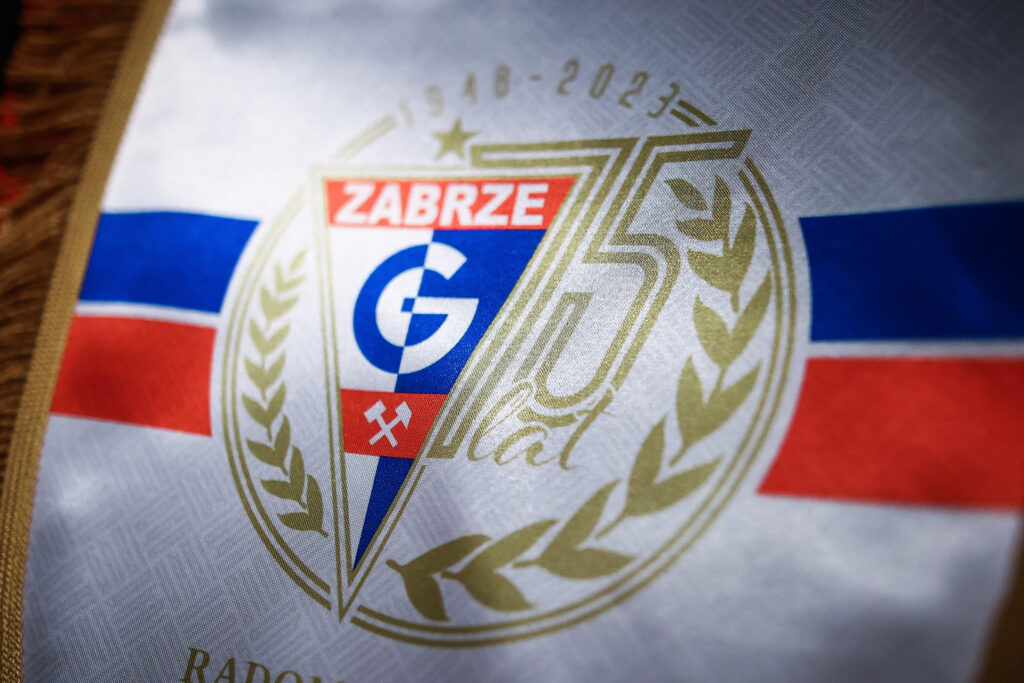 09.12.2023 Radom
Pilka nozna
PKO Ekstraklasa 2023/2024
Radomiak Radom - Gornik Zabrze
N/z proporczyk klubowy Gornika Zabrze, szatnia
Foto Adam Starszynski / PressFocus

09.12.2023 Radom
Football
PKO Ekstraklasa2023/2024, polish top division
Radomiak Radom - Gornik Zabrze
proporczyk klubowy Gornika Zabrze, szatnia
Credit Adam Starszynski / PressFocus