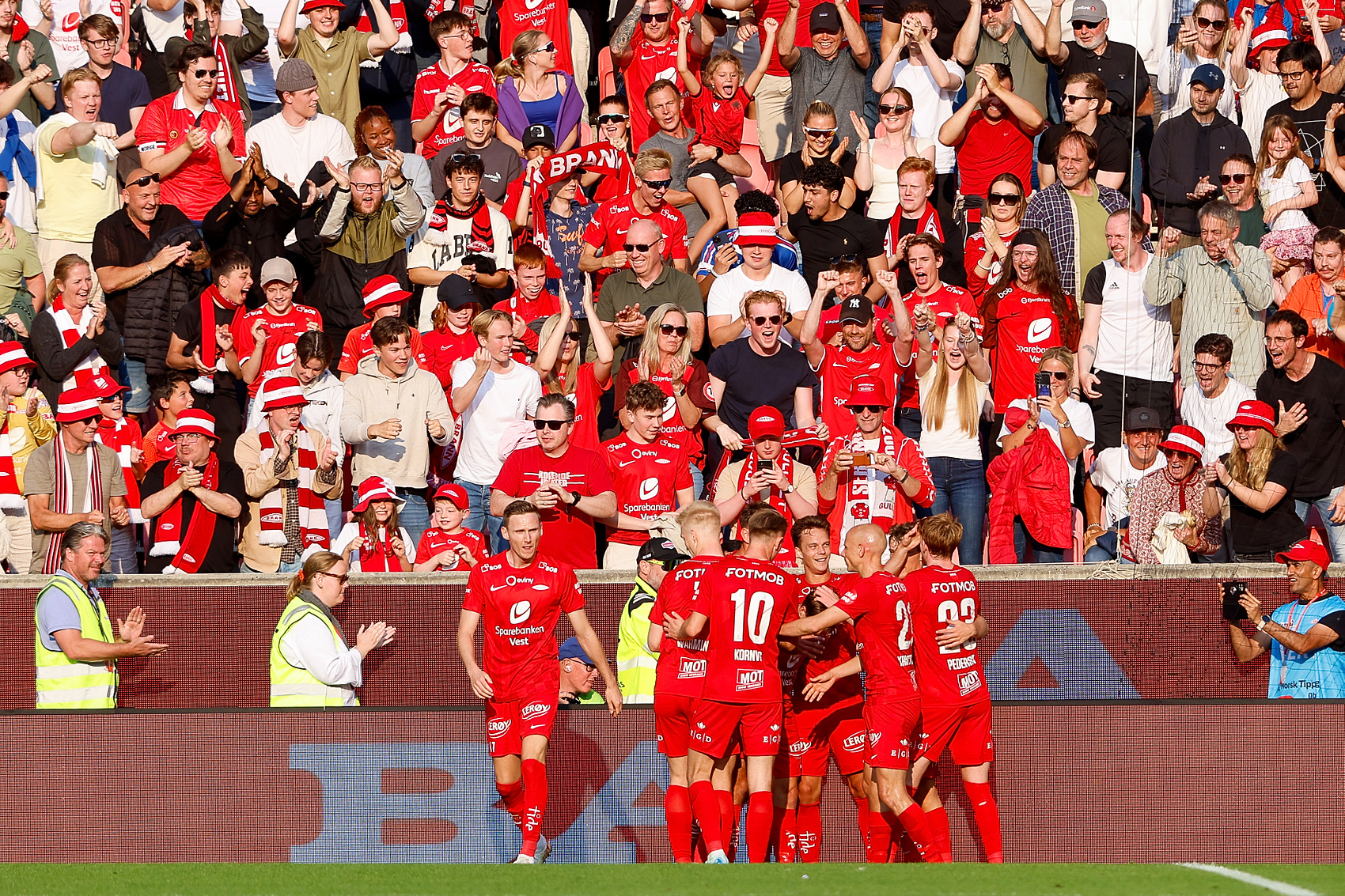 BERGEN, Brann Stadium, 01-08-2024 , season 2024 / 2025 , UEFA Conference League Qualification. during the match SK Brann - Go Ahead Eagles, final result 2-1, players Brann celebrating the goal scored (Photo by Pro Shots/Sipa USA)
2024.08.01 Bergen
pilka nozna liga konferencji
SK Brann - Go Ahead Eagles
Foto Pro Shots Photo Agency/SIPA USA/PressFocus

!!! POLAND ONLY !!!