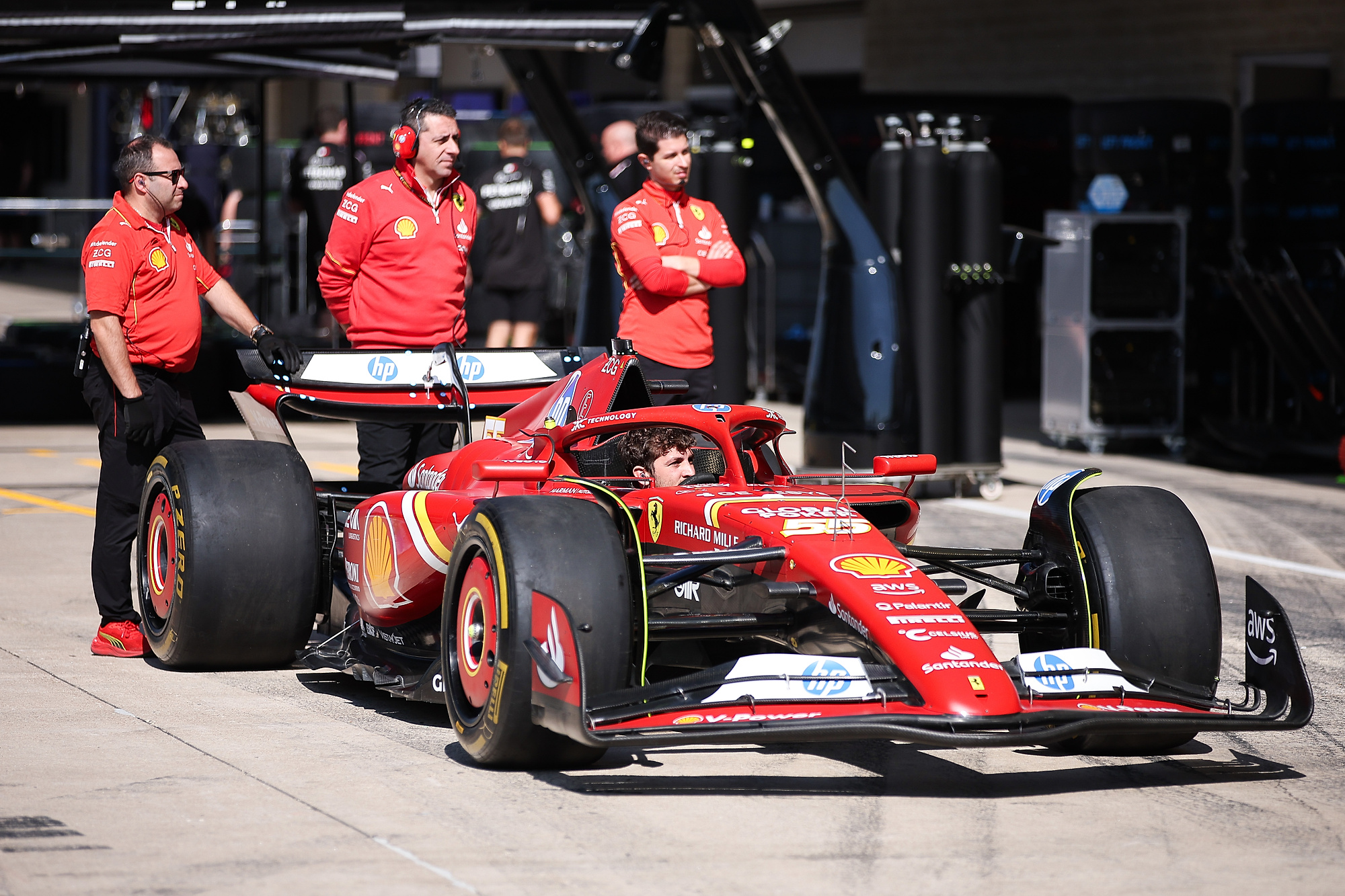 Scuderia Ferrari mechanic, mecanicien, mechanics during the Formula 1 Pirelli United States Grand Prix 2024, 19th round of the 2024 Formula One World Championship from October 18 to 20, 2024 on the Circuit of the Americas, in Austin, United States of America (Photo by /Sipa USA)
2024.10.17 Austin
Sporty motorowe , motoryzacyjne , Formula 1
Grand Prix Stanow Zjednoczonych 2024
Foto Eric Alonso/DPPI/IPA Sport 2/ipa-agency.net/SIPA USA/PressFocus

!!! POLAND ONLY !!!