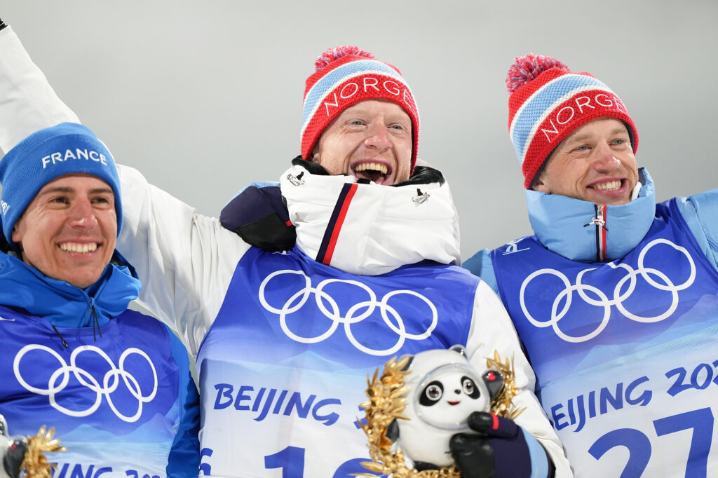 (220212) -- ZHANGJIAKOU, Feb. 12, 2022 (Xinhua) -- Gold medalist Johannes Thingnes Boe (C) of Norway, sliver medalist Quentin Fillon Maillet (L) of France and bronze medalist Tarjei Boe of Norway celebrate during the flower ceremony of biathlon men&#039;s 10km sprint at National Biathlon Centre in Zhangjiakou, north China&#039;s Hebei Province, Feb. 12, 2022. (Xinhua/Zhan Yan)

2022.02.12 Zhangjiakou
Olimpiada 
Zimowe Igrzyska Olimpijskie Pekin 2022 - Dzien 9
Foto Zhan Yan/Xinhua/PressFocus

!!! POLAND ONLY !!!