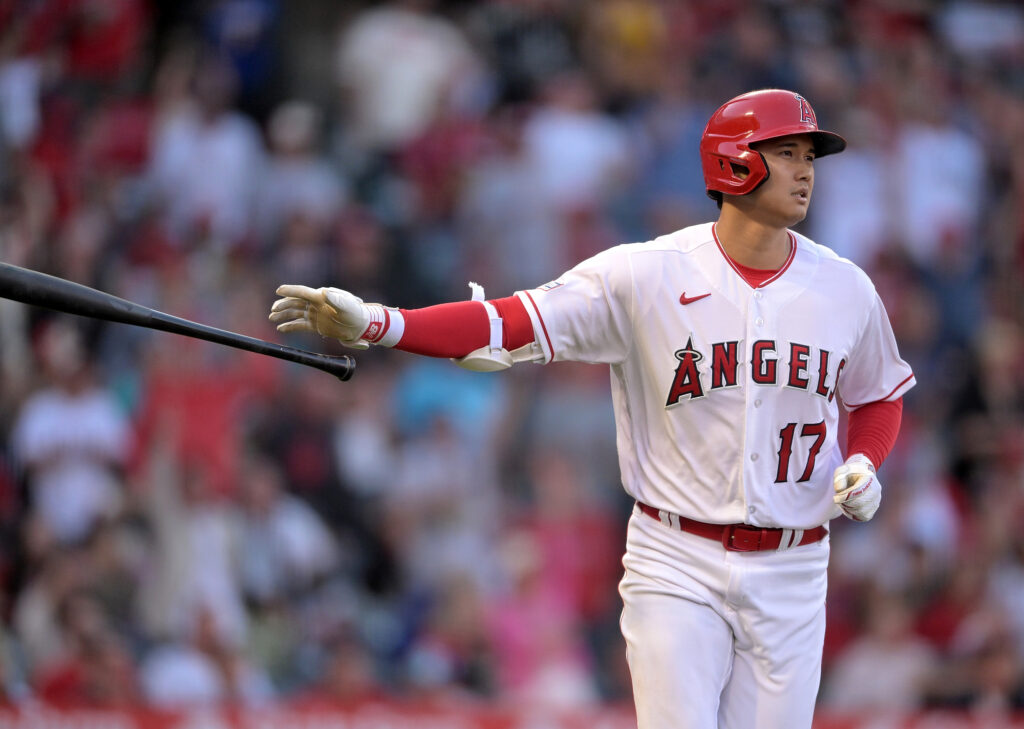 Jun 26, 2023; Anaheim, California, USA;  Los Angeles Angels designated hitter Shohei Ohtani (17) watches the flight of the ball on a solo home run in the fourth inning against the Chicago White Sox at Angel Stadium. Mandatory Credit: Jayne Kamin-Oncea-USA TODAY Sports/Sipa USA 

2023.06.26 Anaheim
Baseball  Liga MLB
MLB: Chicago White Sox at Los Angeles Angels
Foto Jayne Kamin-Oncea-USA TODAY Sports/SIPA USA/PressFocus

!!! POLAND ONLY !!!