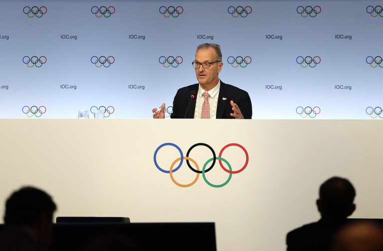 (231015) -- MUMBAI, Oct. 15, 2023 (Xinhua) -- International Olympic Committee (IOC) spokesman Mark Adams speaks during the press conference after the first day of the 141st International Olympic Committee (IOC) session in Mumbai, India, Oct. 15, 2023. (Xinhua/Cao Can)

2023.10.15 Bombaj
Sport olimpijski
141. sesja Miedzynarodowego Komitetu Olimpijskiego
Foto Cao Can/Xinhua/PressFocus

!!! POLAND ONLY !!!