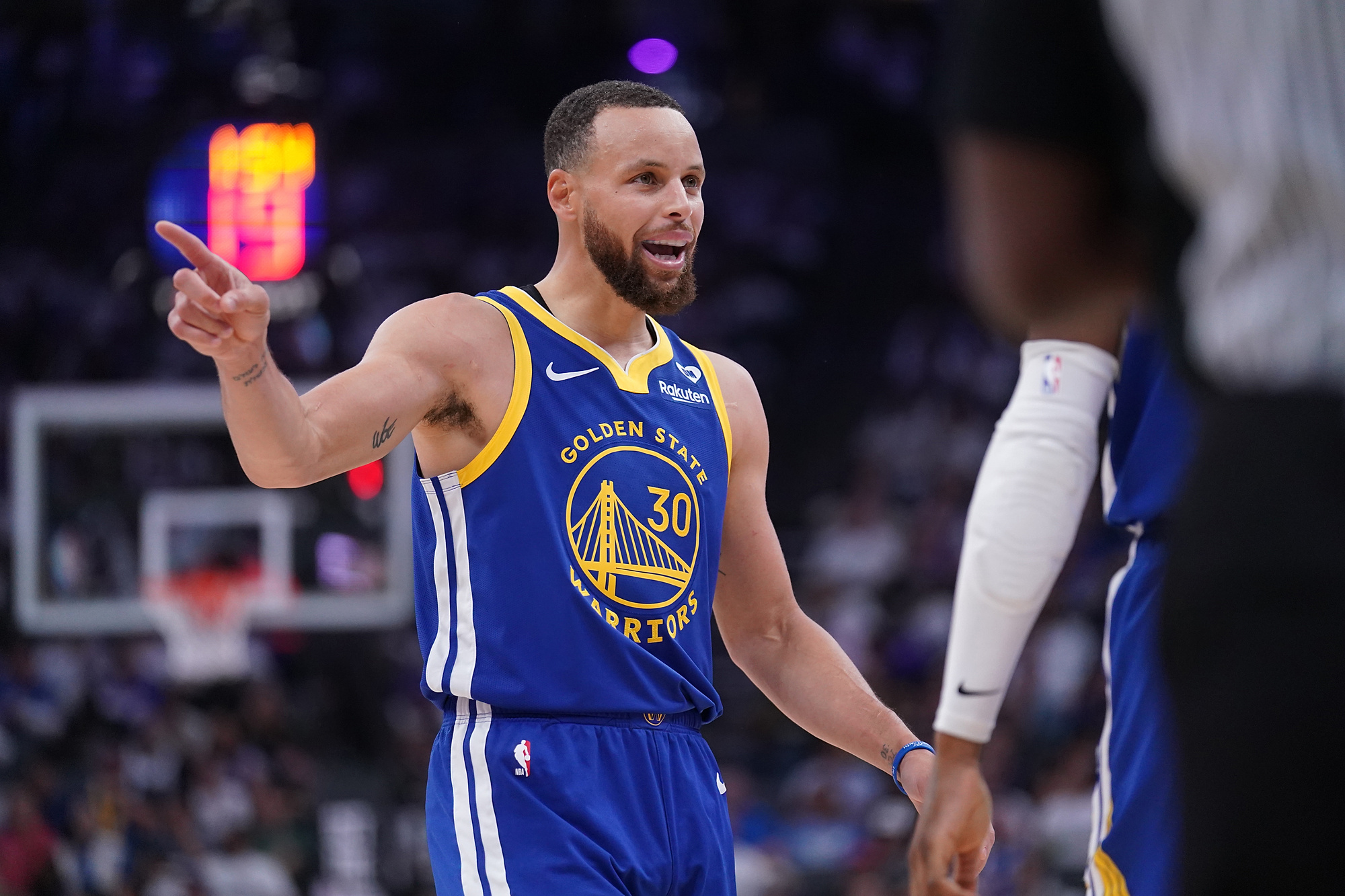 Apr 16, 2024; Sacramento, California, USA; Golden State Warriors guard Stephen Curry (30) talks with teammates after a play against the Sacramento Kings in the second quarter during a play-in game of the 2024 NBA playoffs at the Golden 1 Center. Mandatory Credit: Cary Edmondson-USA TODAY Sports/Sipa USA
2024.04.16 Sacramento
koszykowka mezczyzn amerykanska liga koszykowki NBA 
NBA: Playoffs-Golden State Warriors at Sacramento Kings
Foto Cary Edmondson-USA TODAY Sports/SIPA USA/PressFocus

!!! POLAND ONLY !!!