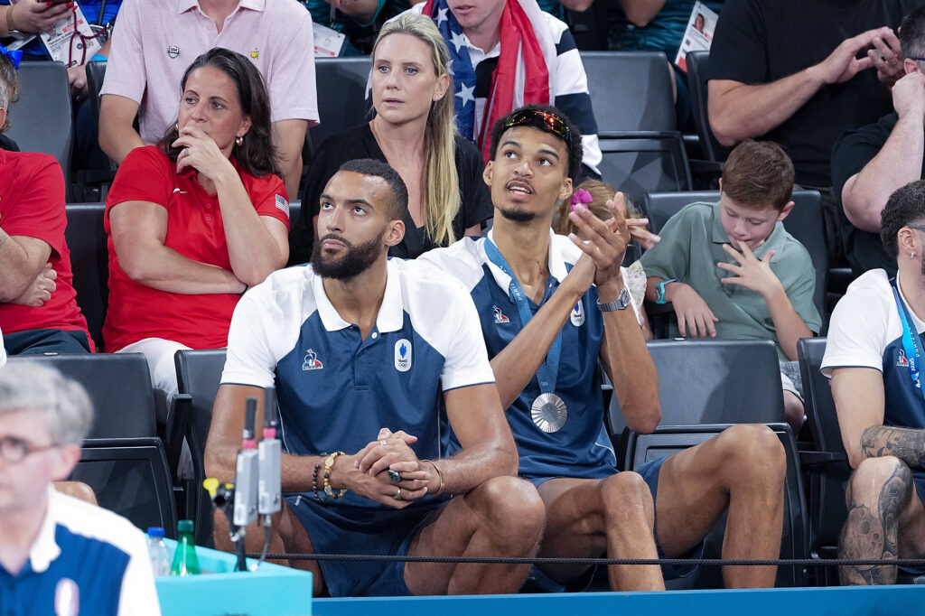 Rudy Gobert and Victor Wembanyama of Team France
attend the Women&#039;s Gold Medal game between Team France and Team United States on day sixteen of the Olympic Games Paris 2024 at Bercy Arena on August 11, 2024 in Paris, France.//03VULAURENT_20240811VU00163/Credit:Laurent VU/SIPA/2408120416
2024.08.12 Paryz
sport 
Igrzyska Olimpijskie Paryz 2024
Foto Laurent Vu/SIPA/PressFocus

!!! POLAND ONLY !!!