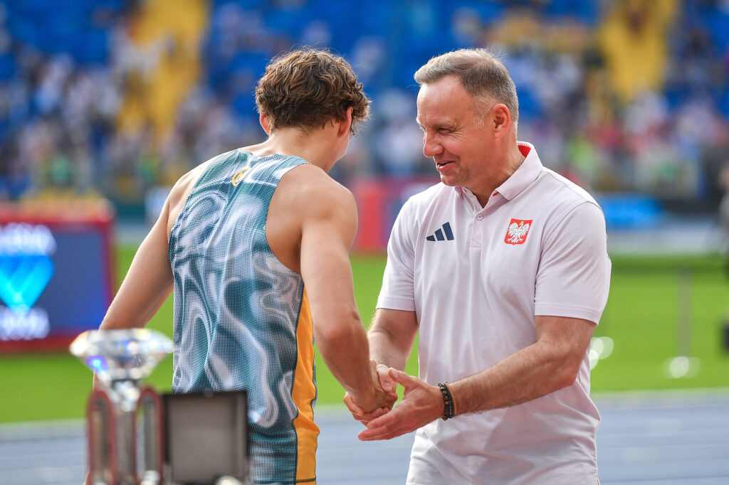 2024.08.25 Chorzow
Lekkoatletyka Sezon 2024
Silesia Memorial Kamili Skolimowskiej - Diamentowa Liga na Stadionie Slaskim
N/z Armand Mondo Duplantis, Andrzej Duda, prezydent Polski, trofeum, wreczenie, ceremonia wreczenia nagrod
Foto Marcin Bulanda / PressFocus

2024.08.25 Chorzow
Athletics Wanda Diamond League Season 2024
Silesia Memorial Kamili Skolimowskiej - Diamentowa Liga na Stadionie Slaskim
Armand Mondo Duplantis, Andrzej Duda, prezydent Polski, trofeum, wreczenie, ceremonia wreczenia nagrod
Credit: Marcin Bulanda / PressFocus