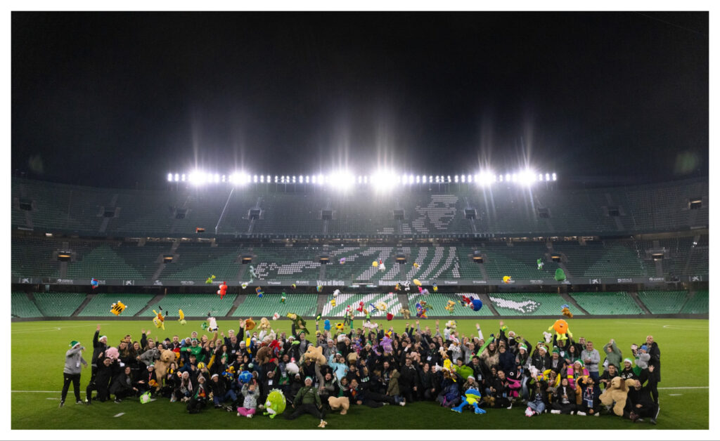 Pluszaki na stadionie w Sewilli. Tradycji stało się zadość