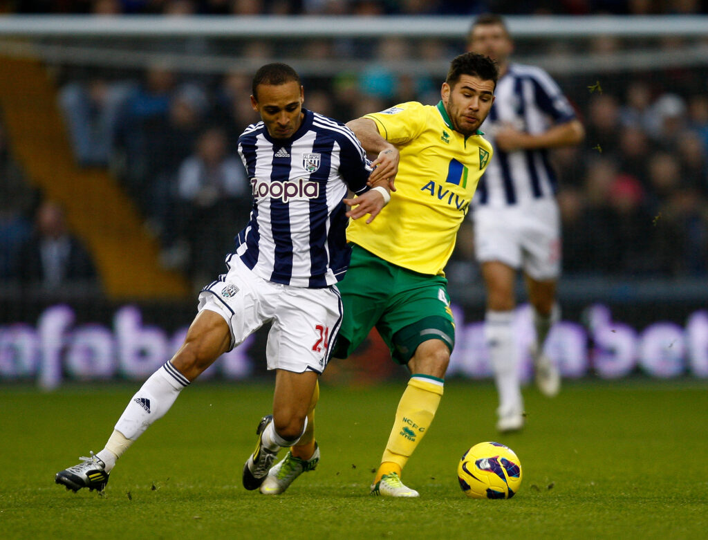 Football- Premier League-West Bromwich Albion vs. Norwich City- West Broms Peter Odemwingie  battles with Norwichs Bradley Johnson at The Hawthorns
LIGA ANGIELSKA
FOTO COLORSPORT / PRESSFOCUS

POLAND ONLY!!