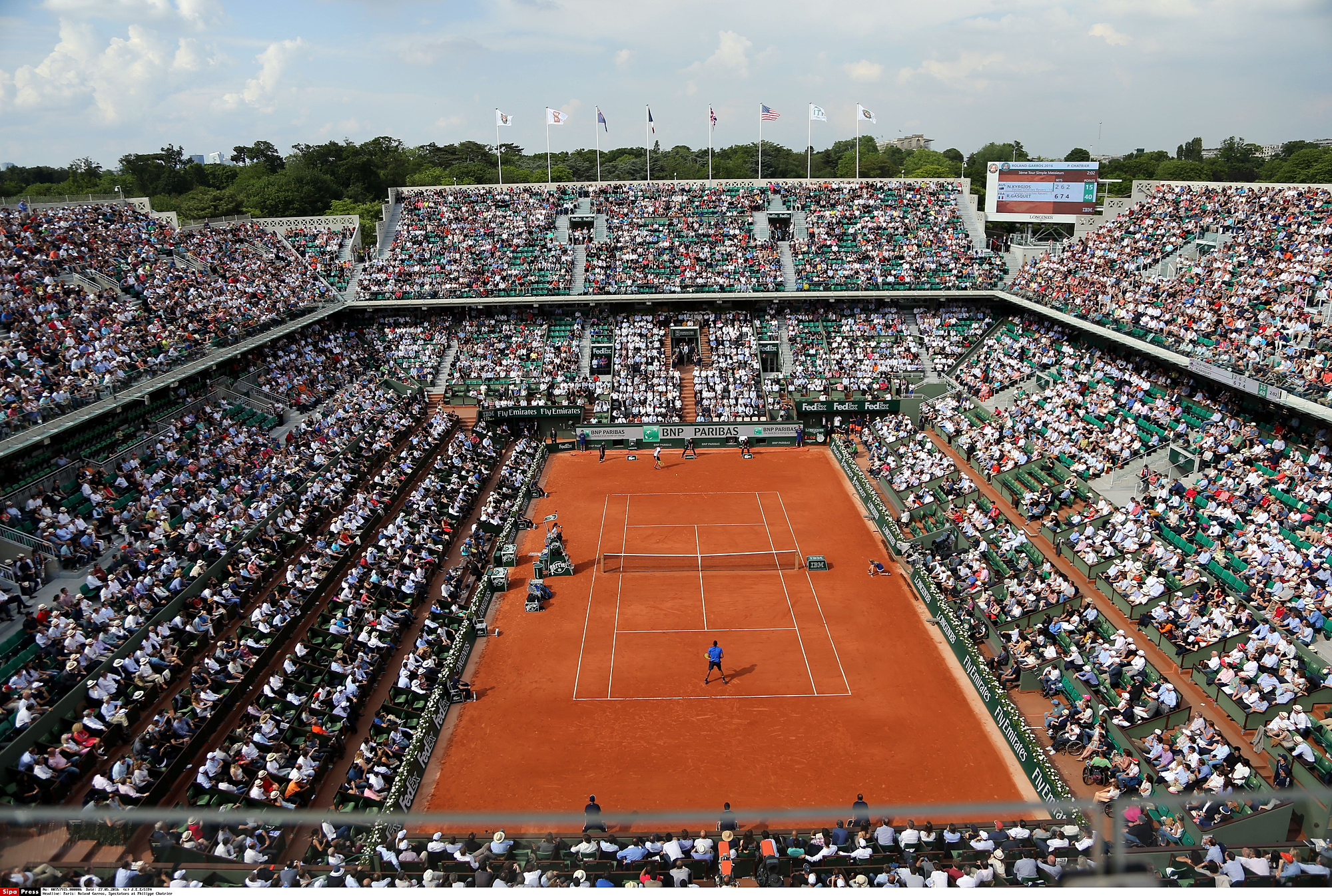 Spectators during the Men&#039;s Singles third round match Richard Gasquet of France vs Nick Kyrgios of Australia at the  Court Philippes Chatrier on day six of the 2016 French Open at Roland Garros in Paris, FRANCE - 27/05/2016

27.05.2016 Paryz
tenis ziemny
Roland Garros 2016 widok ilustracja kort kibice atmosfera
FOTO J.E.E / SIPA / PressFocus

POLAND ONLY!!