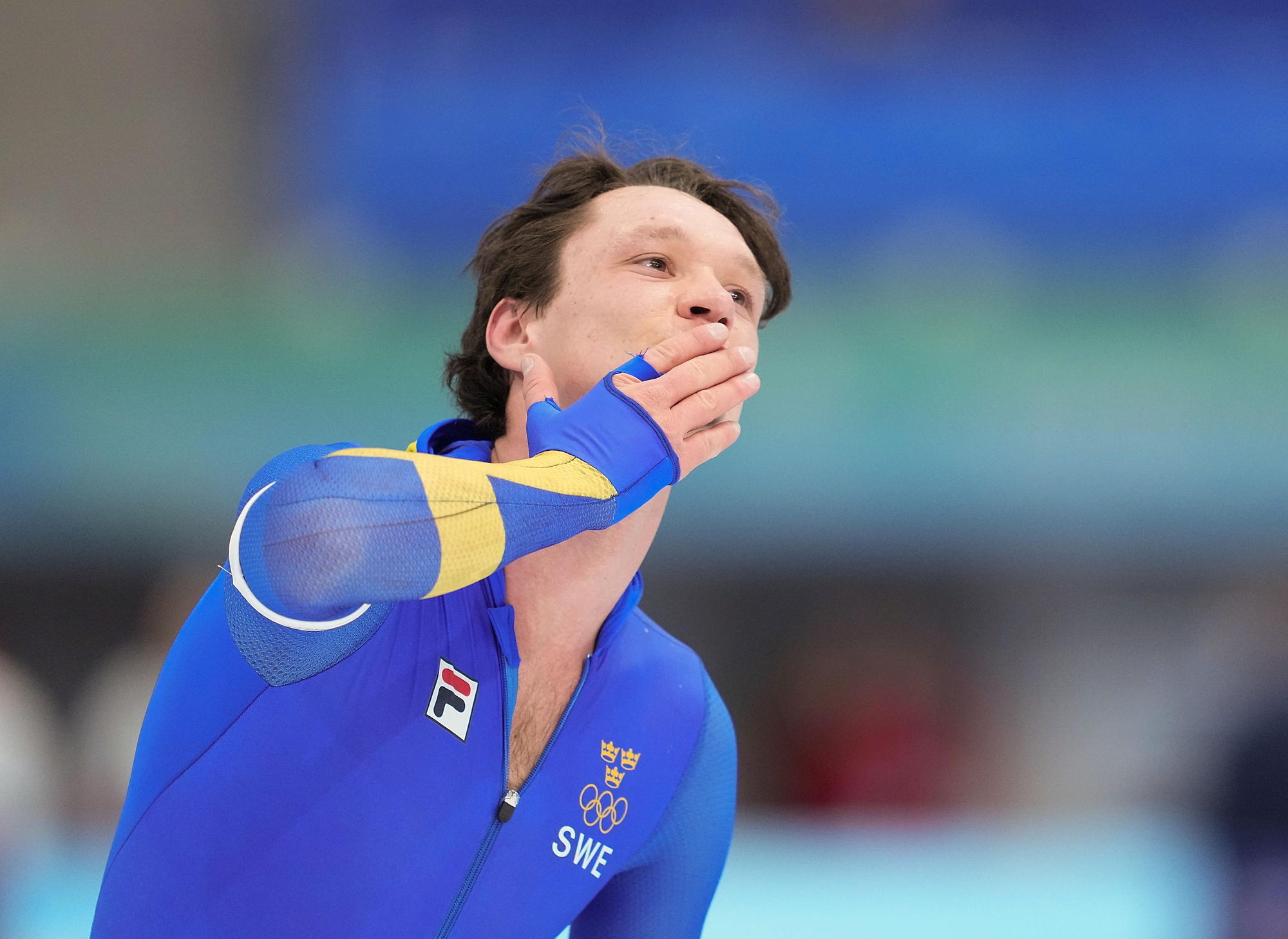 (220211) -- BEIJING, Feb. 11, 2022 (Xinhua) -- Nils van der Poel of Sweden celebrates breaking the world record of the speed skating men&#039;s 10000m of Beijing 2022 Winter Olympics at National Speed Skating Oval in Beijing, capital of China, Feb. 11, 2022. (Xinhua/Zhou Mi)

2022.02.11 Beijing
Olimpiada 
Zimowe Igrzyska Olimpijskie Pekin 2022 - Dzien 8 
Foto Zhou Mi/Xinhua/PressFocus

!!! POLAND ONLY !!!