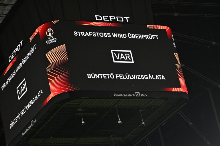 23.01.2025, xjhx, Fussball UEFA Europa League, Eintracht Frankfurt - Ferencvaros Budapest emspor, v.l. VAR Video Assistent Referee Schiedsrichter Aleandro di Paolo Italien Entscheidung auf der Anzeigetafel DFL/DFB REGULATIONS PROHIBIT ANY USE OF PHOTOGRAPHS as IMAGE SEQUENCES and/or QUASI-VIDEO Frankfurt am Main *** 23 01 2025, xjhx, Football UEFA Europa League, Eintracht Frankfurt Ferencvaros Budapest emspor, v l VAR Video Assistant Referee Referee Aleandro di Paolo Italy Decision on the scoreboard DFL DFB REGULATIONS PROHIBIT ANY USE OF PHOTOGRAPHS as IMAGE SEQUENCES and or QUASI VIDEO Frankfurt am Main
2025.01.23 Frankfurt
pilka nozna liga europy
Eintracht Frankfurt - Ferencvaros Budapeszt
Foto IMAGO/PressFocus

!!! POLAND ONLY !!!