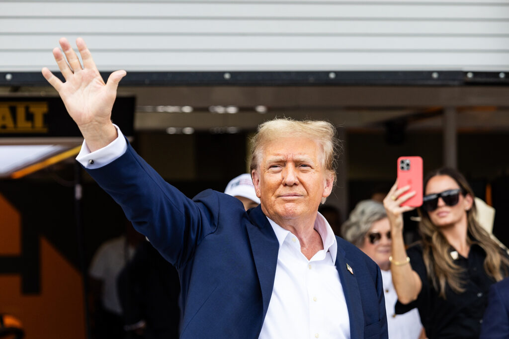 5/5/2024 - Donald Trump, 45th President of the United States during the Formula 1 Miami Grand Prix in Miami, USA. (Photo by Alexander Trienitz/Motorsport Images/Sipa USA) France OUT, UK OUT
2024.05.05 Miami
sporty motorowe, motoryzacyjne, formula 1
Grand Prix Miami
Foto Motorsport Images/SIPA USA/PressFocus

!!! POLAND ONLY !!!